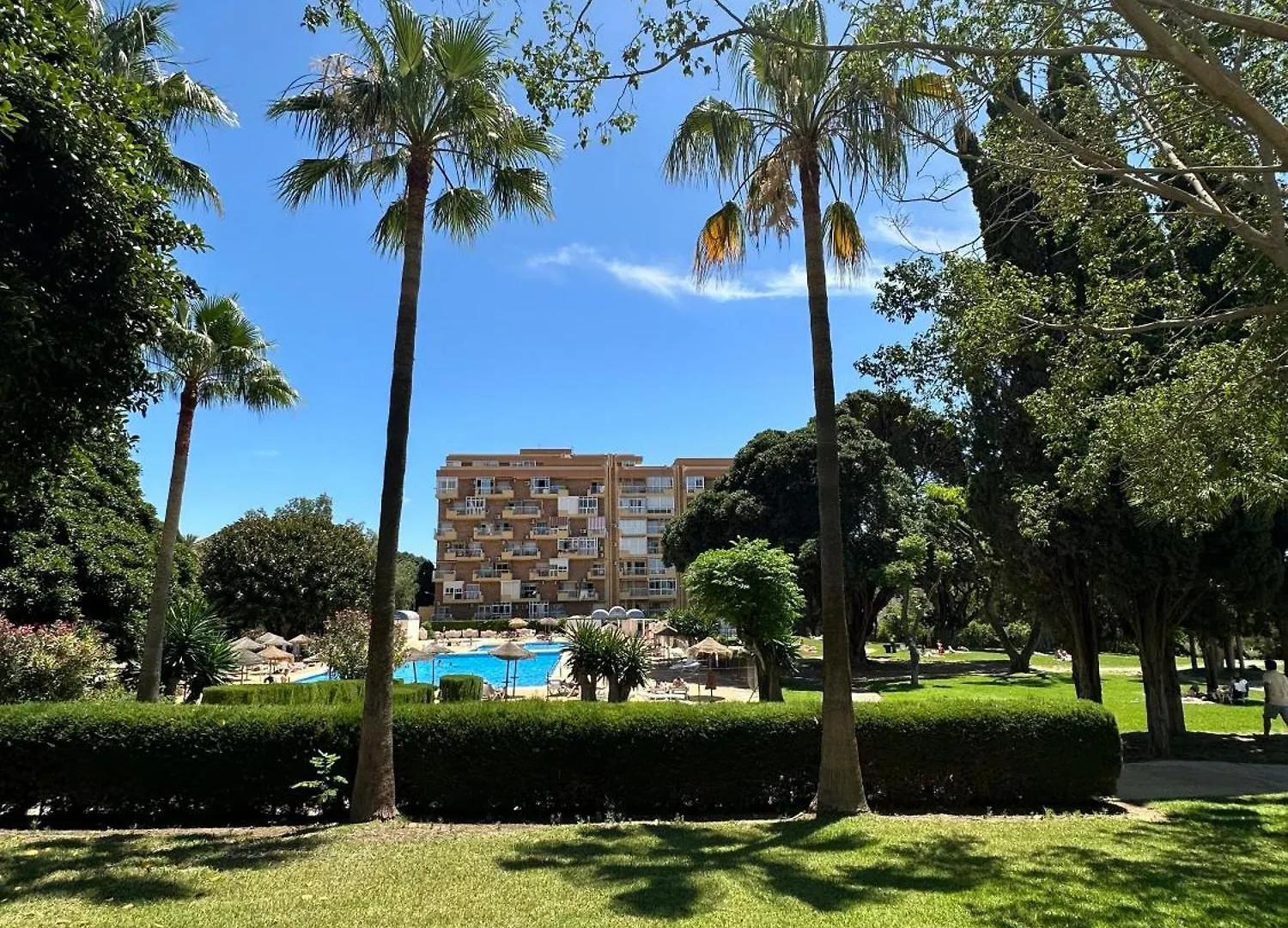 Acogedor Estudio Con Piscina Y Vistas Al Mar Бенальмадена