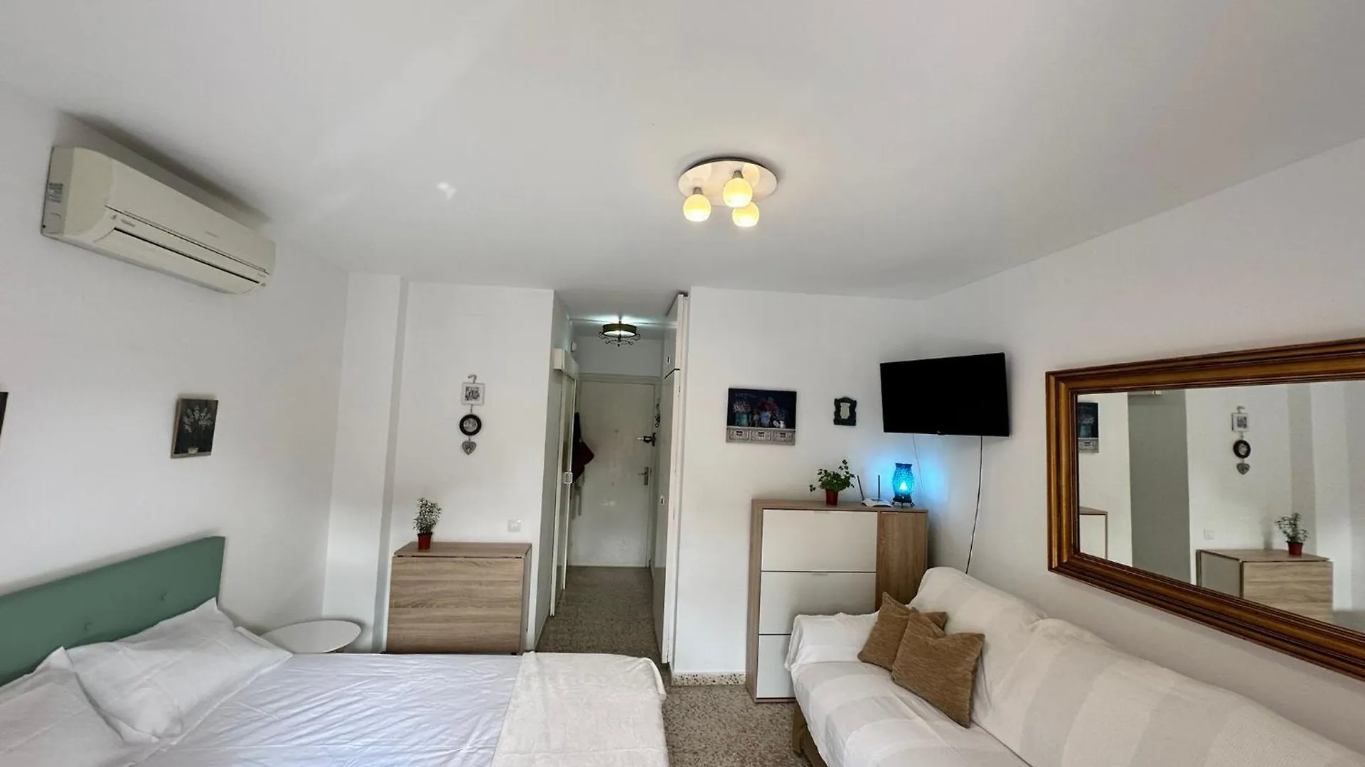 Apartment Acogedor Estudio Con Piscina Y Vistas Al Mar Benalmadena Spain